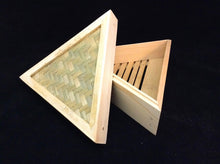 Load image into Gallery viewer, 三角蒸籠 Triangle Bamboo Steamer
